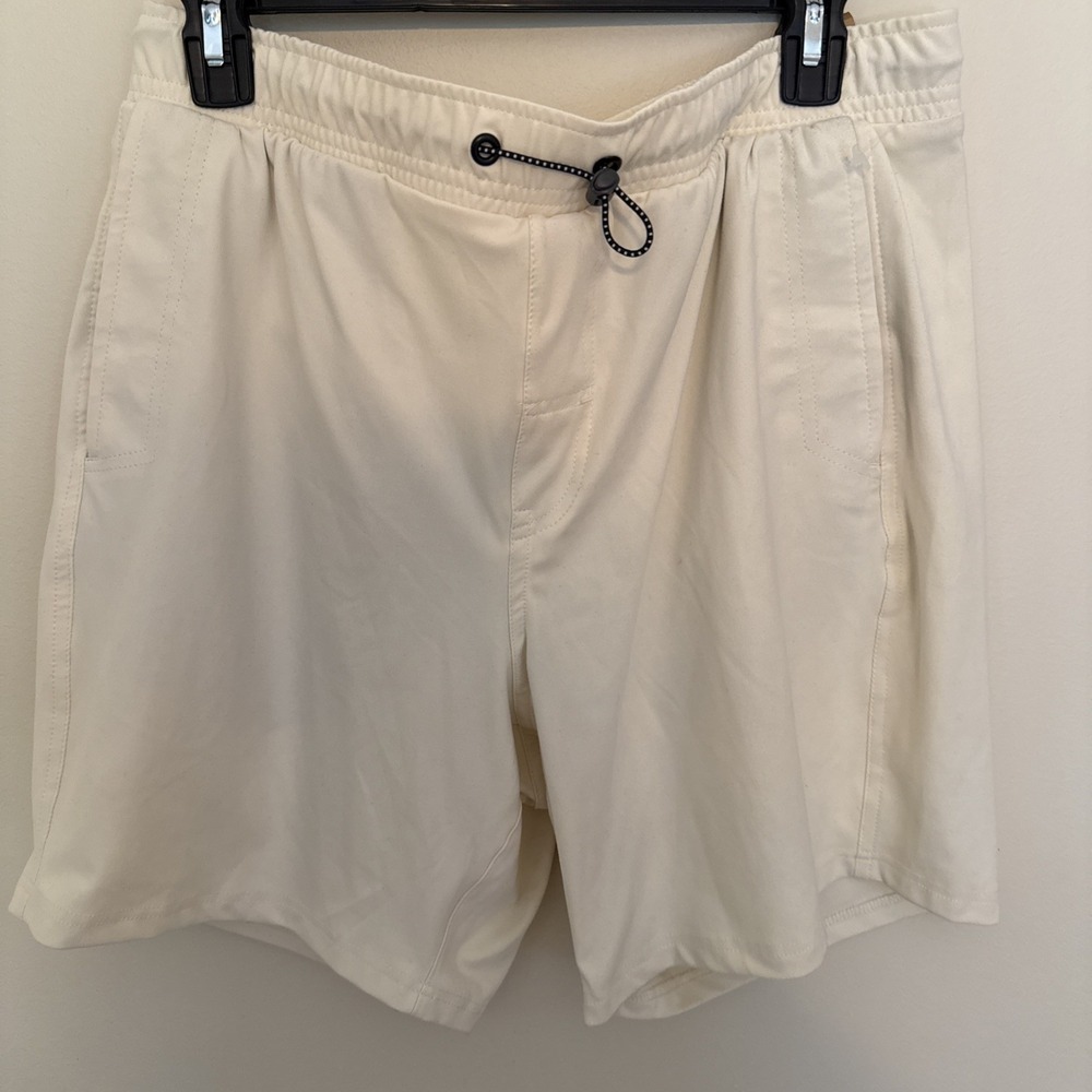 Men's Avalanche Fashion Basic Short Size Large NWT Cream